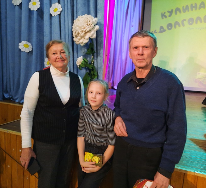 Леоновы С председателем Совета ветеранов Ушаковского МО Натальей Дмитриевной Козыревой